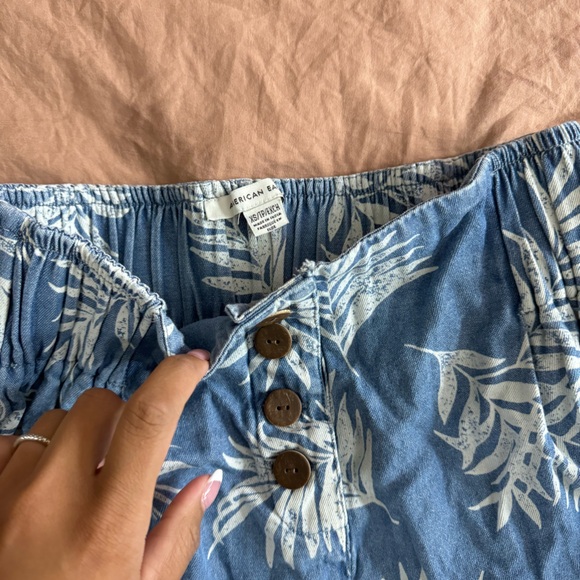AE high waisted vacation jean shorts - Picture 2 of 3